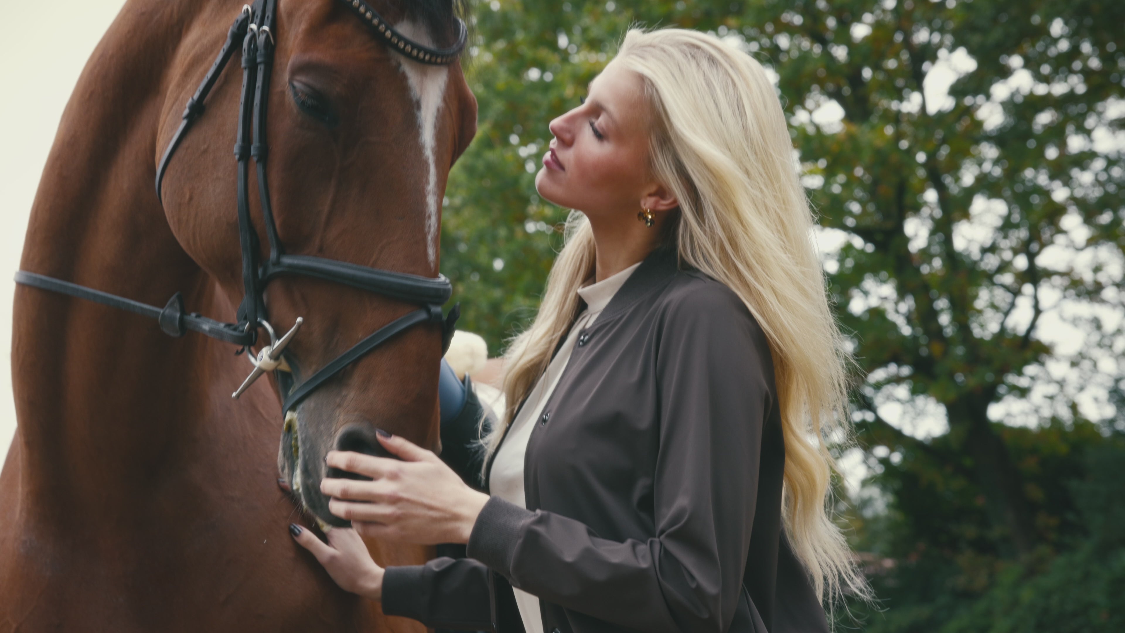 Video laden: Entdecke deine neuen Lieblingsteile von Friends of Lilly. Sei gespannt auf neue Farben und Schnitte!